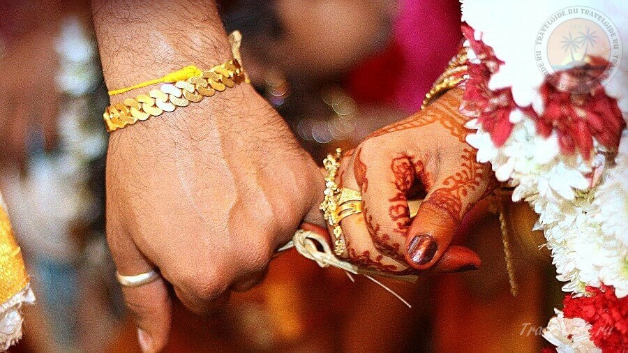 Hands of the bride and groom india