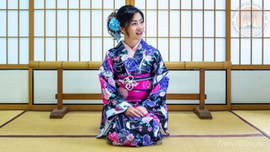 Японка в фиолетовом кимоно