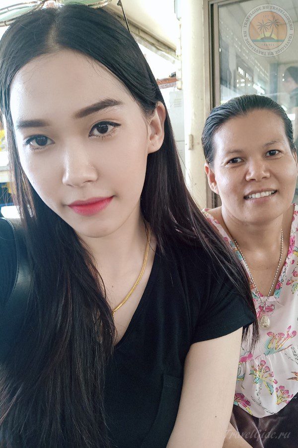 Khanittha Phasaeng с мамой