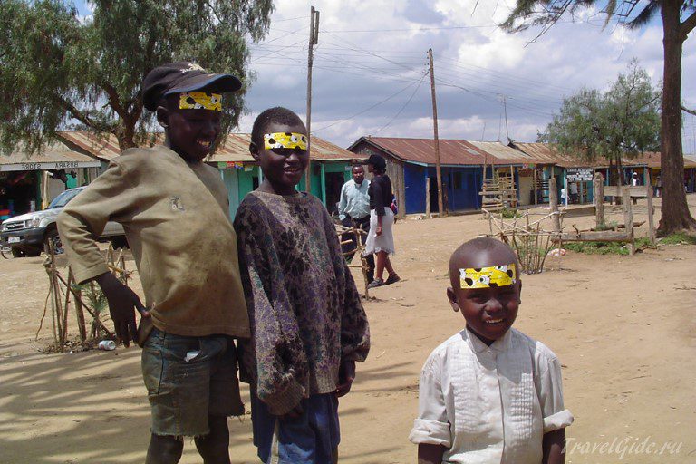 Дети в деревне у Найроби