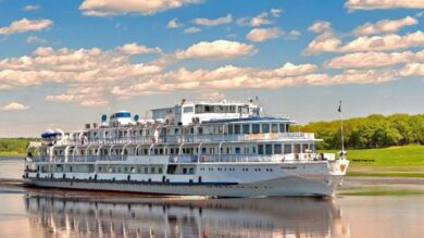 Круиз на белом теплоходе по Волге