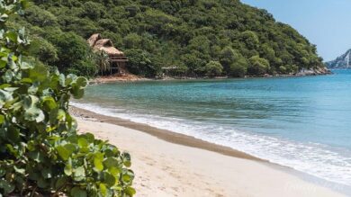 Пляж у моря