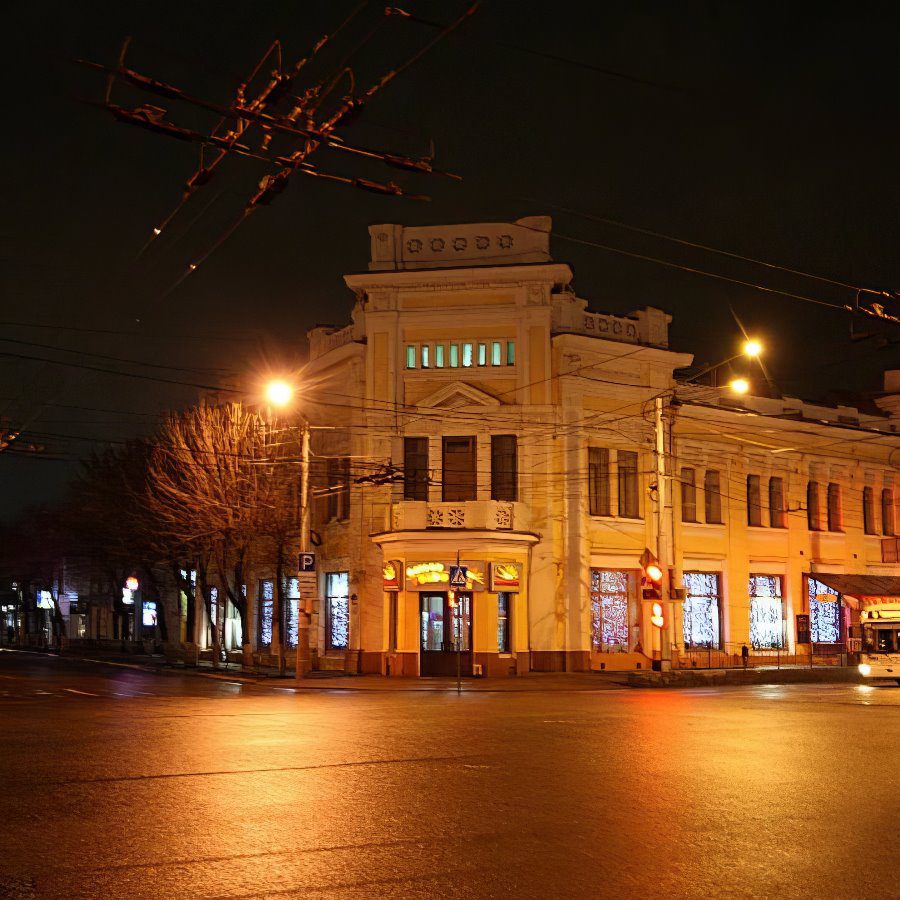  Магазин Ракова в Калуге ночью