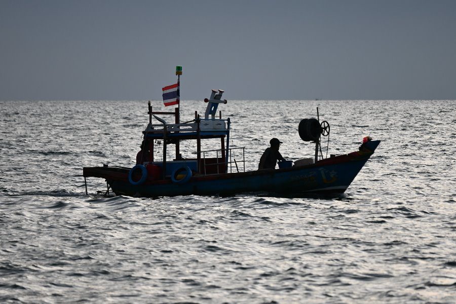 Реальная фотка: Маленькая прогулочная лодка Маленькая прогулочная лодка