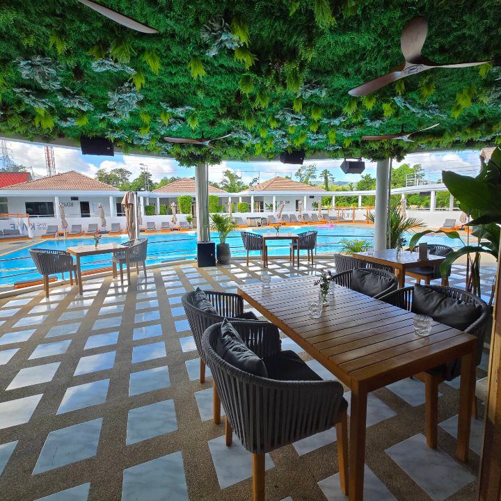  На улице в комплексе Kaif