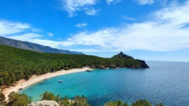 Байкальская песчаная бухта