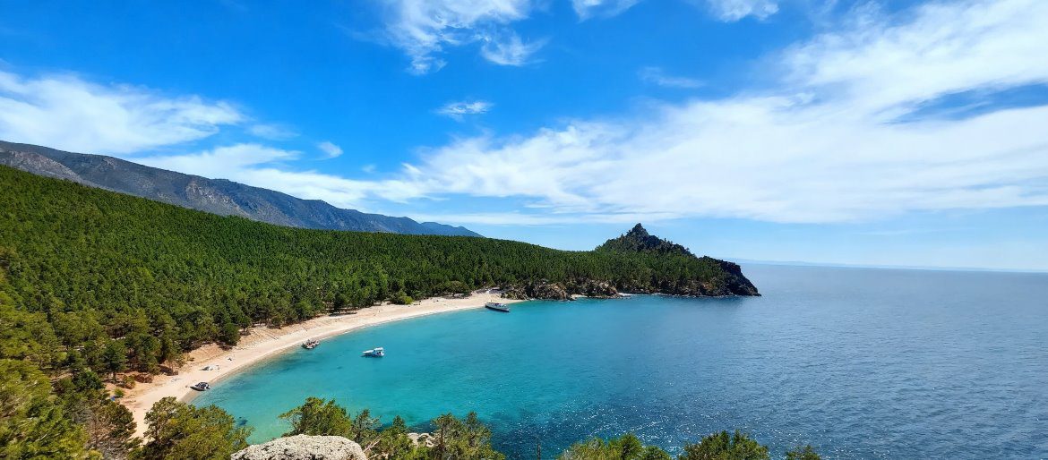 Бухта Песчаная на Байкале