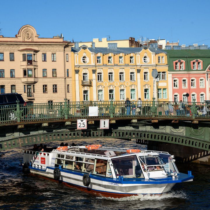  Дои у канала в СПБ