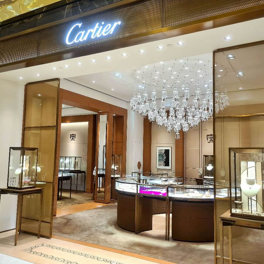 Внутри магазина Cartier на Пхукете в Таиланде Внутри магазина Cartier на Пхукете в Таиланде